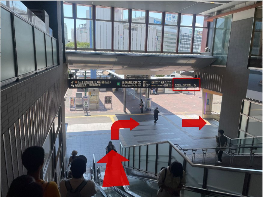 後楽園口(東口)へのエスカレーター