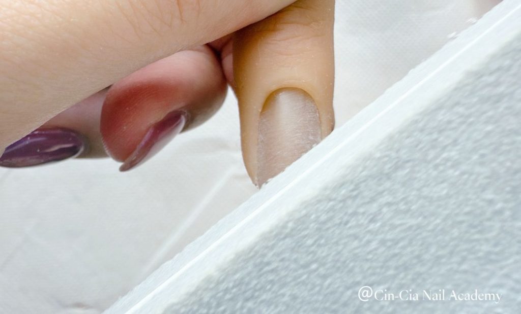 爪表面をサンディング