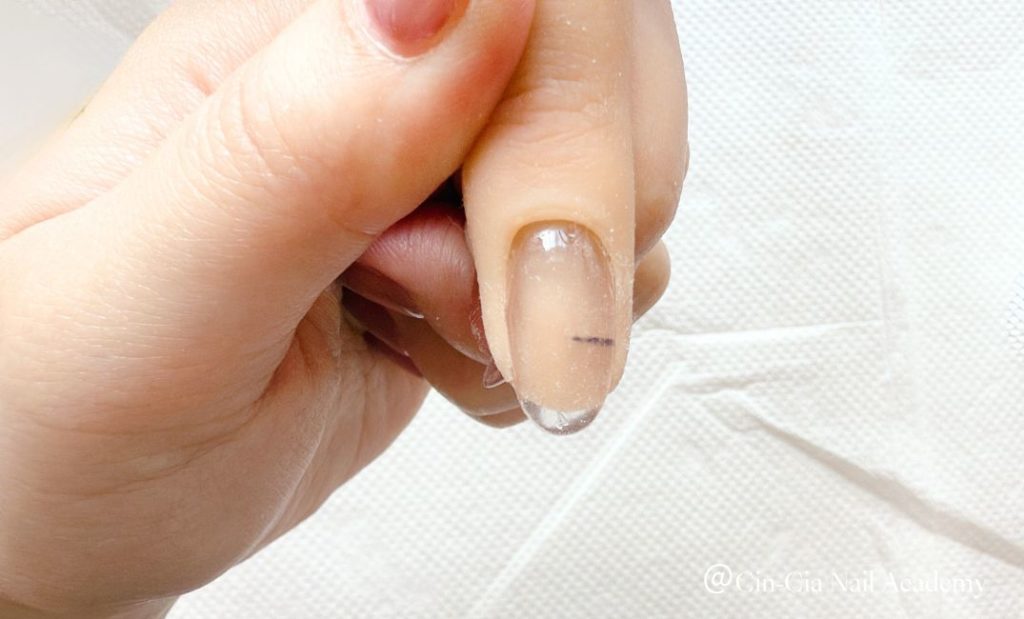 トップコートまたはトップジェルでコーティング