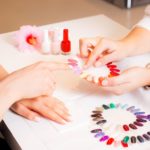 <span class="title">【短期実践型コース】サロンワーク特化型ネイルスクールで短期即戦力に！未経験から稼げるネイリストになるための選び方</span>